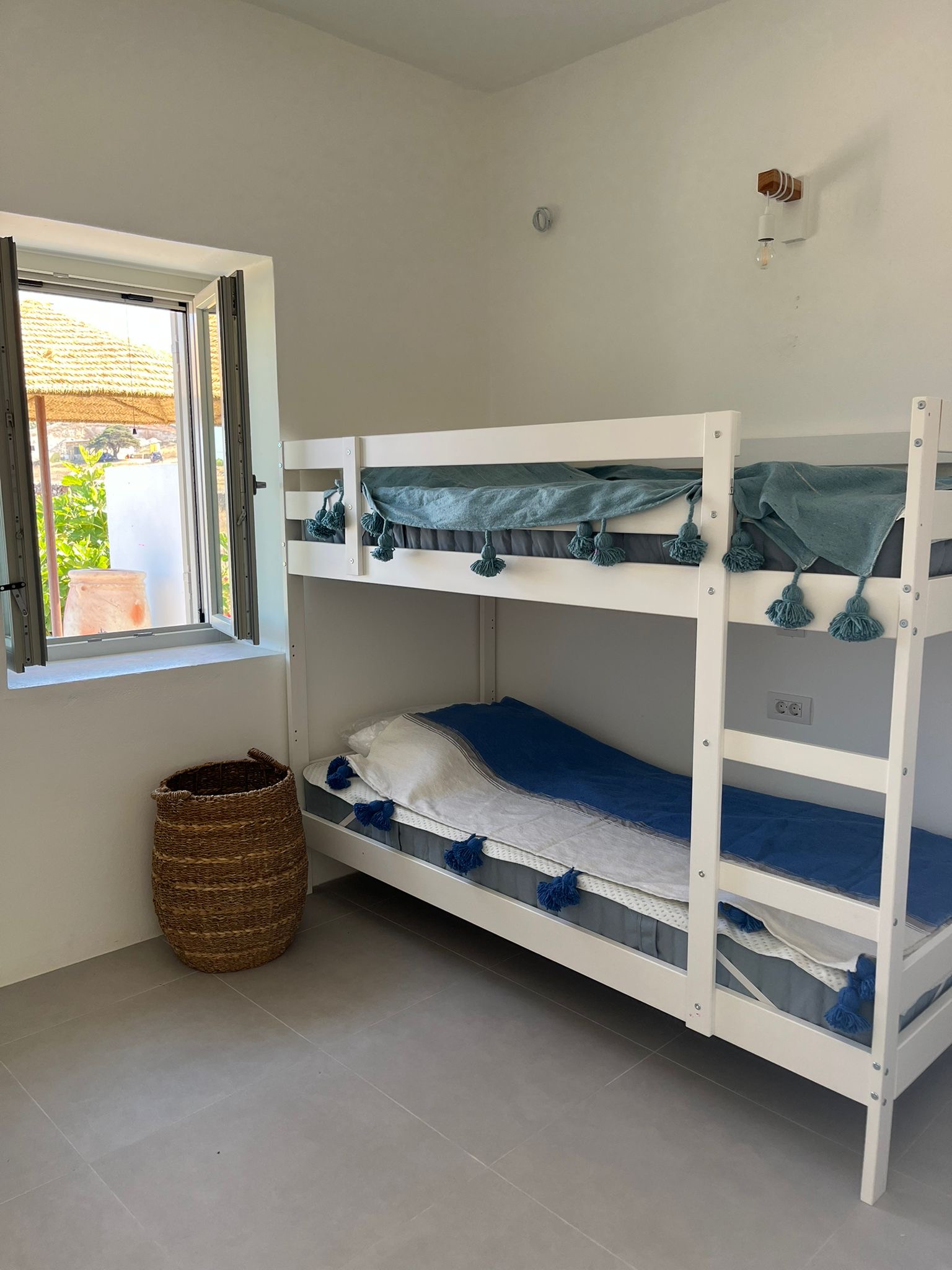 House 5 bunk beds room